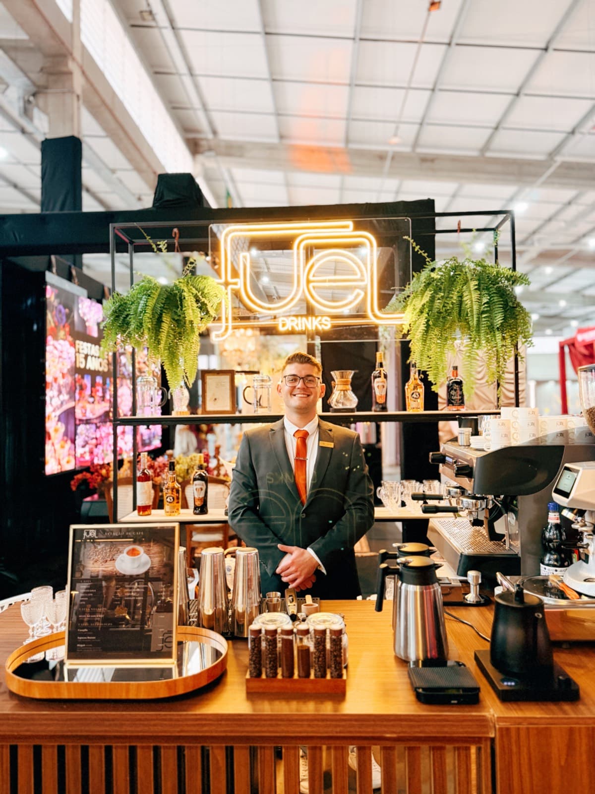 Baristas dedicados, prontos para servir